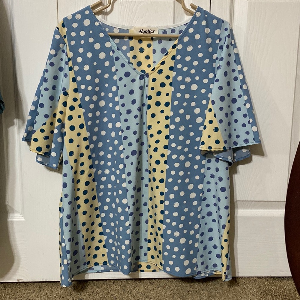 boutique top size small but fits like a medium